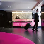 Etoile Maillot Hotel