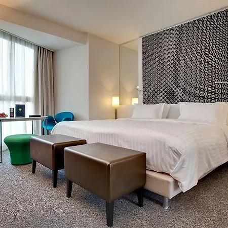 Etoile Maillot Hotel 4*