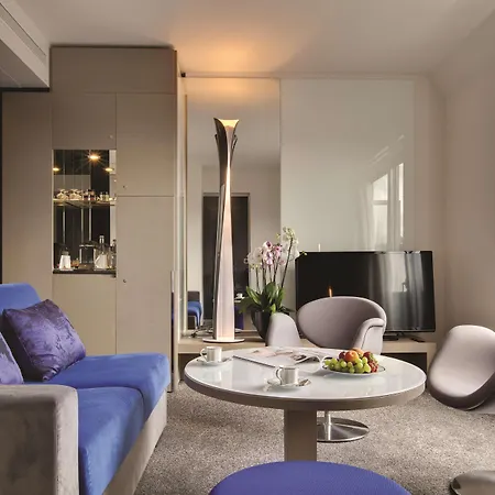 Etoile Maillot Hotel