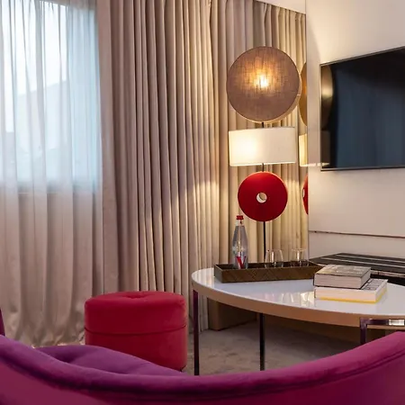 Hotel Etoile Maillot 4*