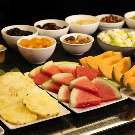 Etoile Maillot Otel 4*