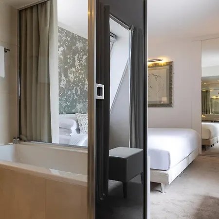 Etoile Maillot Otel 4*