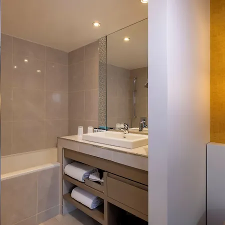 Etoile Maillot Hotel