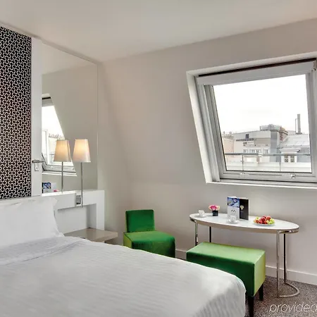 Etoile Maillot Paris