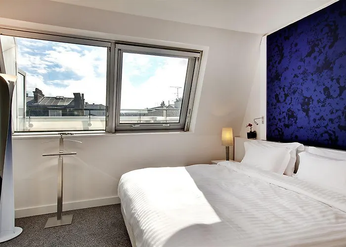 Etoile Maillot Paris