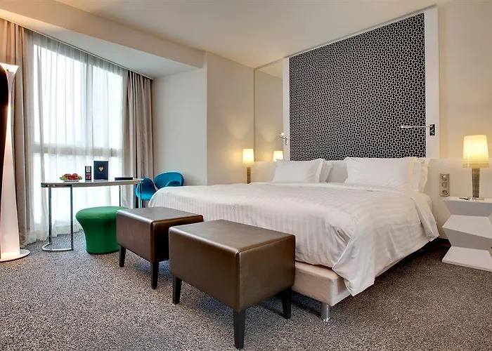 Etoile Maillot Hotel 4*