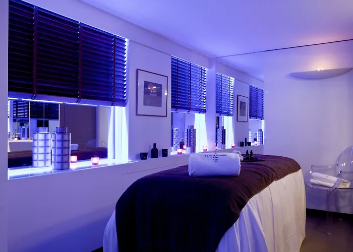 Etoile Maillot Hotel Paris