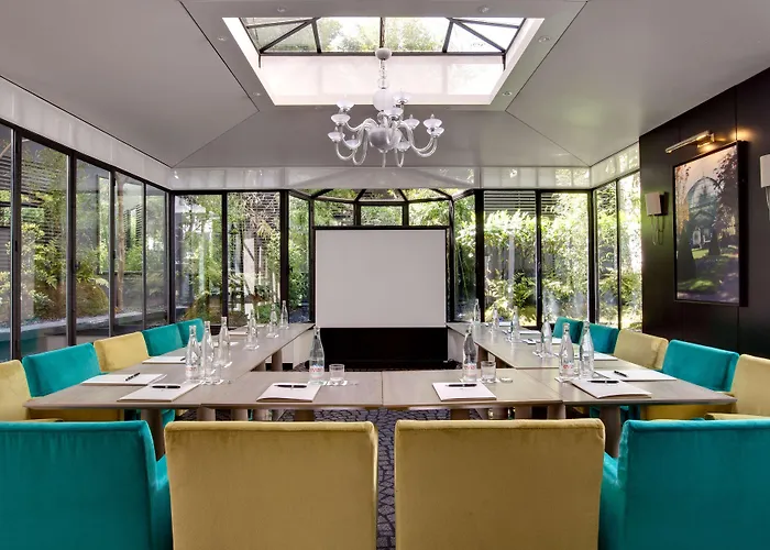 Etoile Maillot Hotel 4*