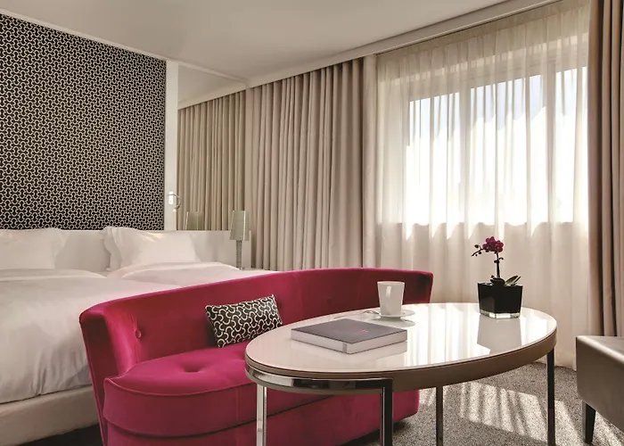 Etoile Maillot Hotel Paris