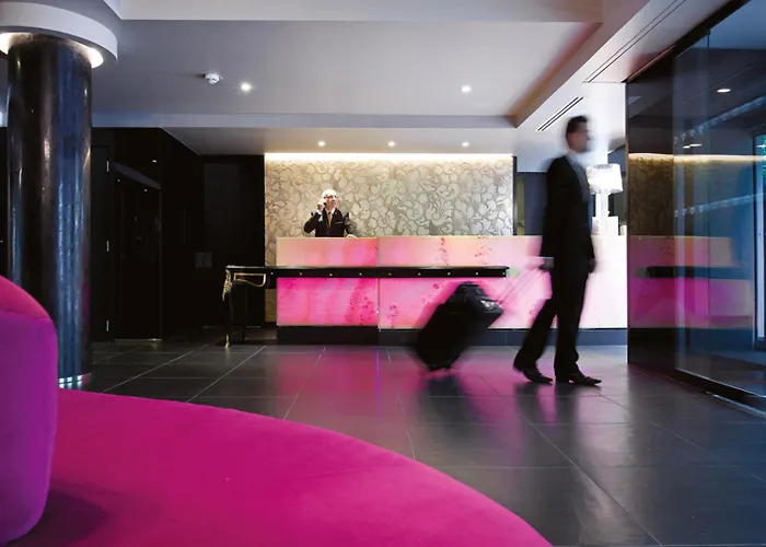 Etoile Maillot Hotel