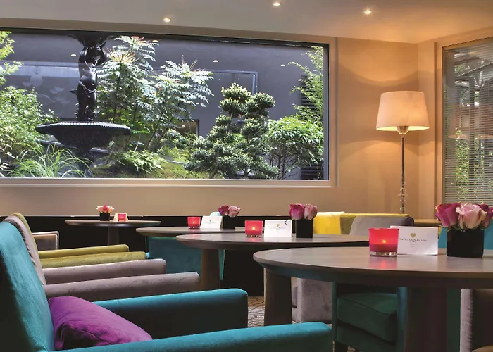 Etoile Maillot Hotel 4*