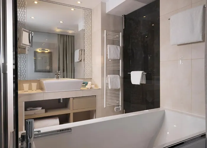 Etoile Maillot Hotel Paris