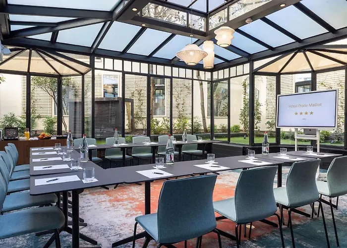 Etoile Maillot Hotel Paris