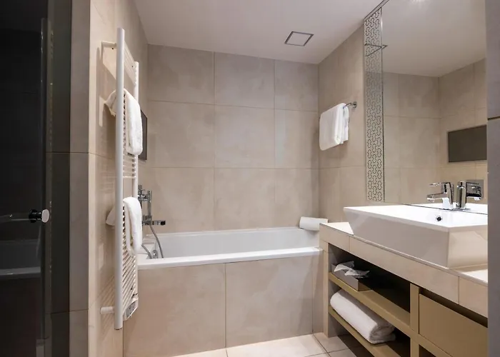 Etoile Maillot Hotel Paris