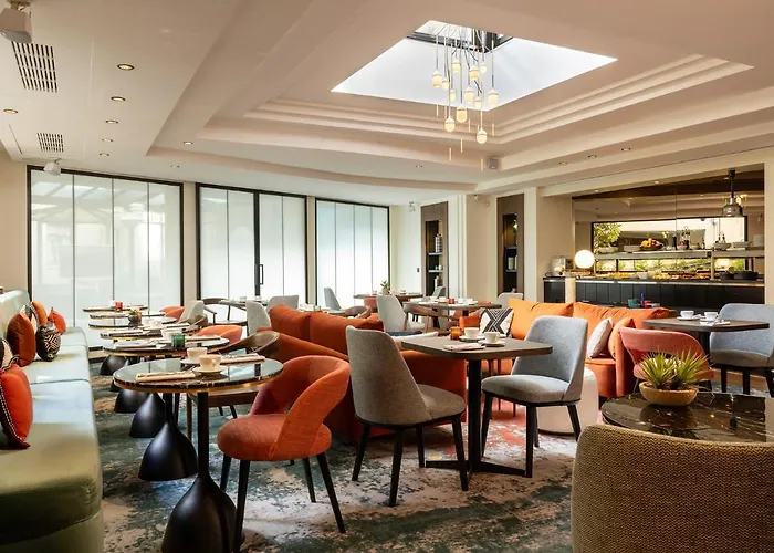 Etoile Maillot Hotel