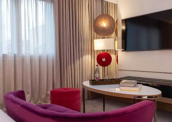 Hotel Etoile Maillot 4*