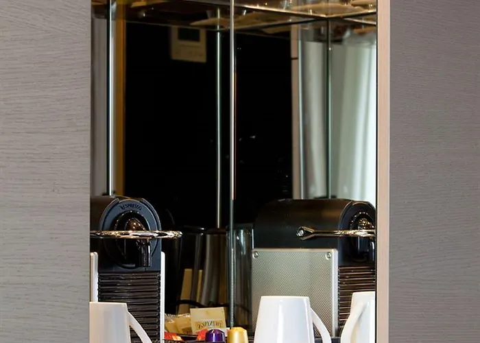 Etoile Maillot Hotel Paris