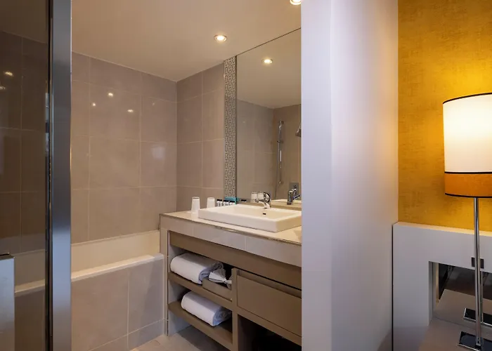 Etoile Maillot Hotel