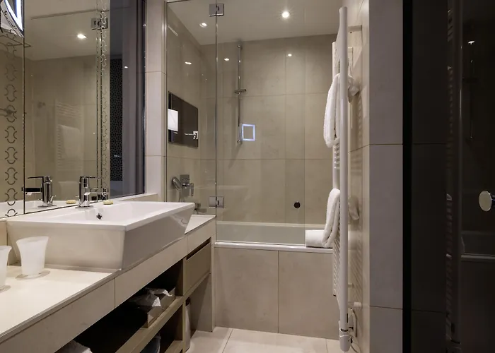 Etoile Maillot Hotel