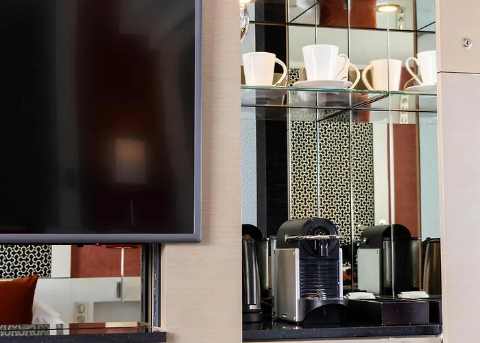 Etoile Maillot 4* Paris