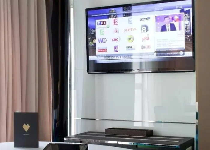 Etoile Maillot Hotel