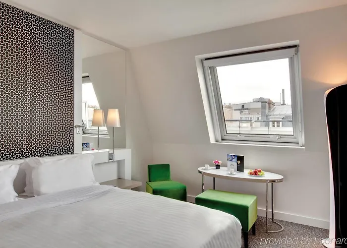 Etoile Maillot Paris